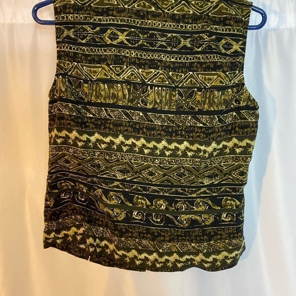 Vest - Picture 2 of 4